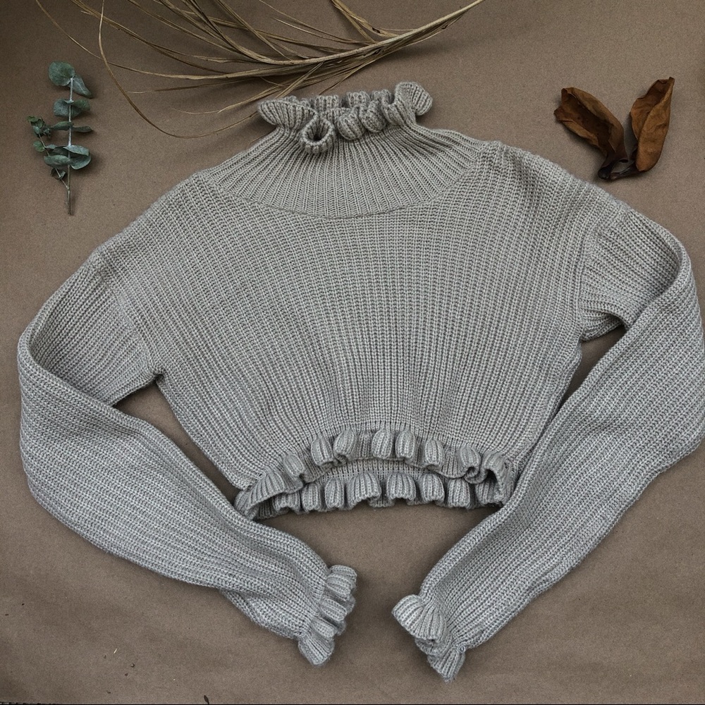 ☀︎ RUFFLE TURTLENECK CROP SWEATER ☀︎